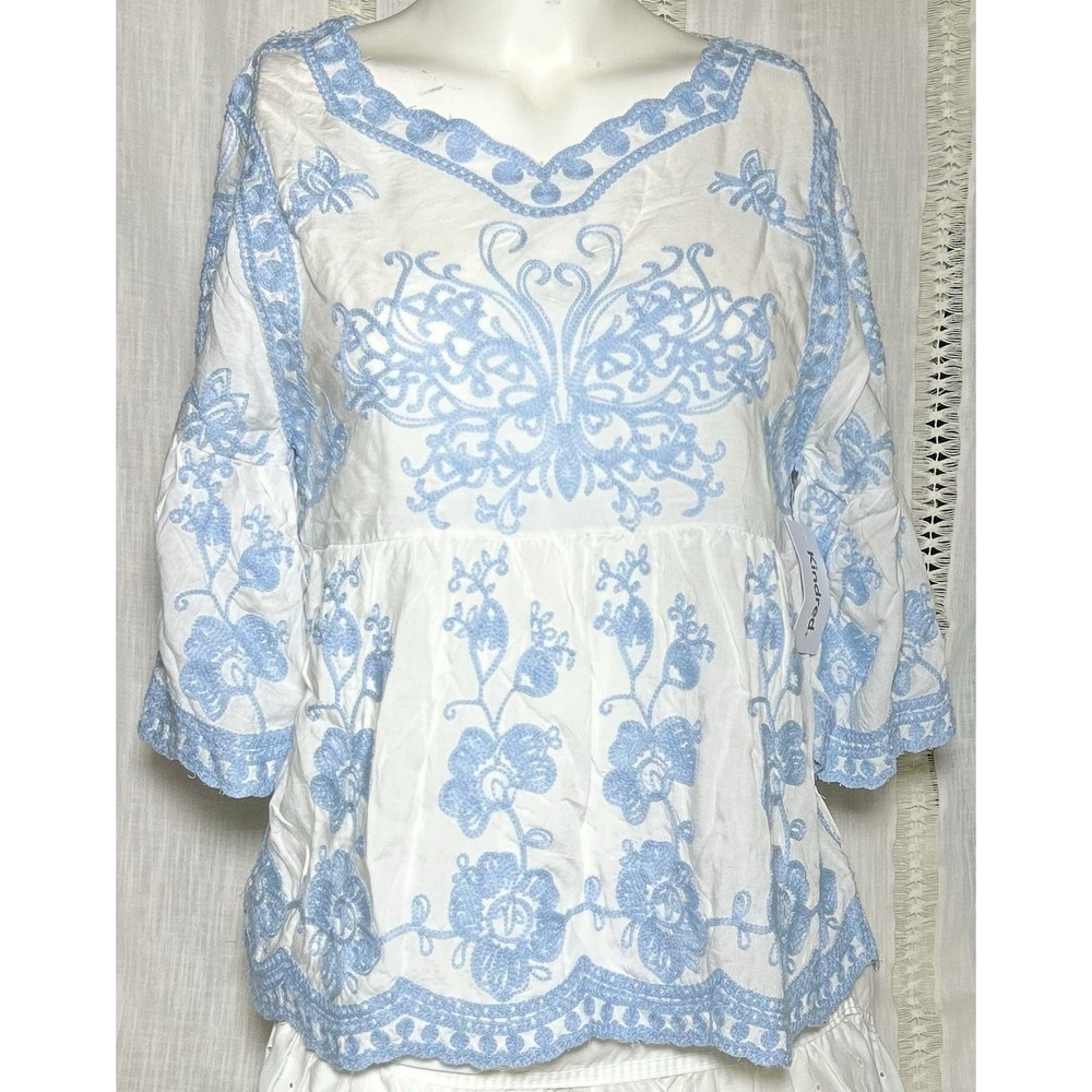 NWT Kindred Top White with Light Blue Embroidery Babydoll Bell Sleeves  Small